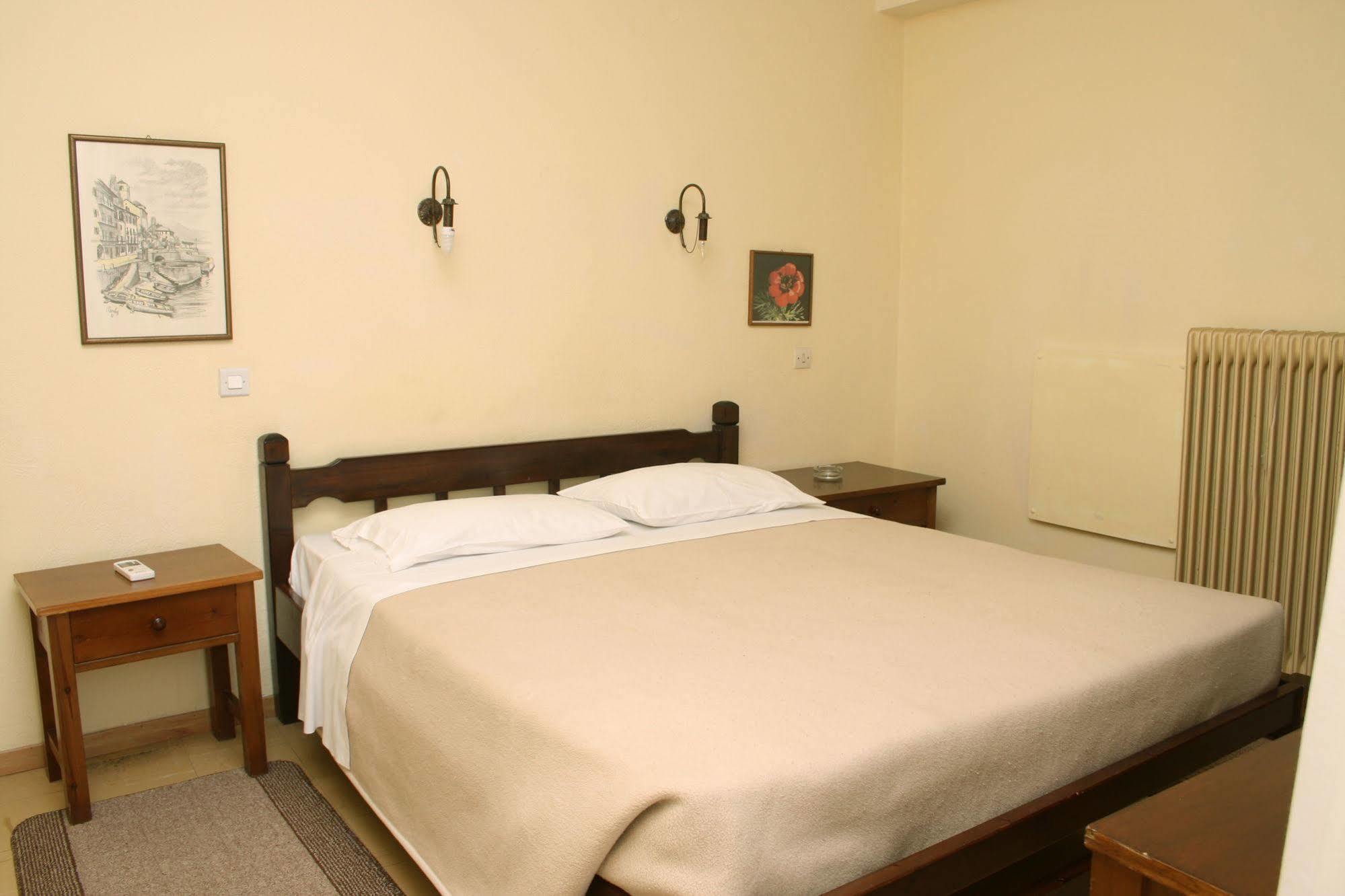 Aparthotel Iliahtides 아마린토스 외부 사진