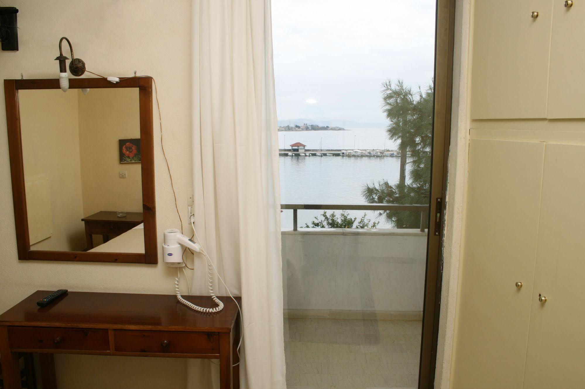 Aparthotel Iliahtides 아마린토스 외부 사진