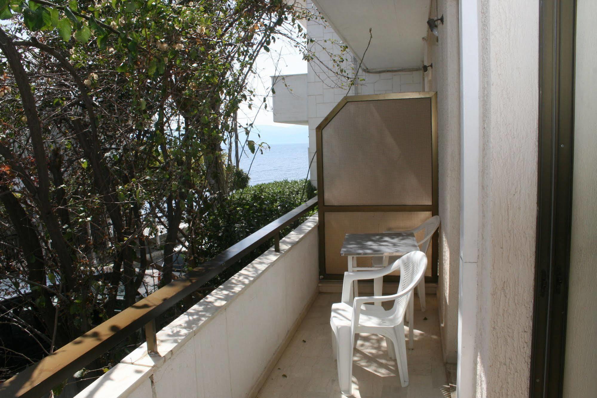 Aparthotel Iliahtides 아마린토스 외부 사진